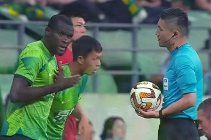  慕尼黑德比战再现红牌争议判罚