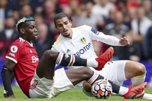  曼联战平利兹联，B费染红引发争议  