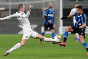  国际米兰门将低级失误导致欧联资格生变  