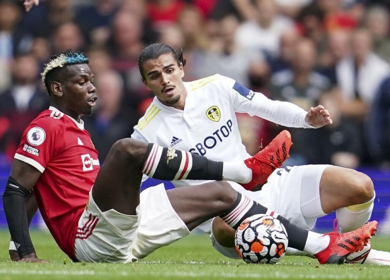  曼联战平利兹联，B费染红引发争议  